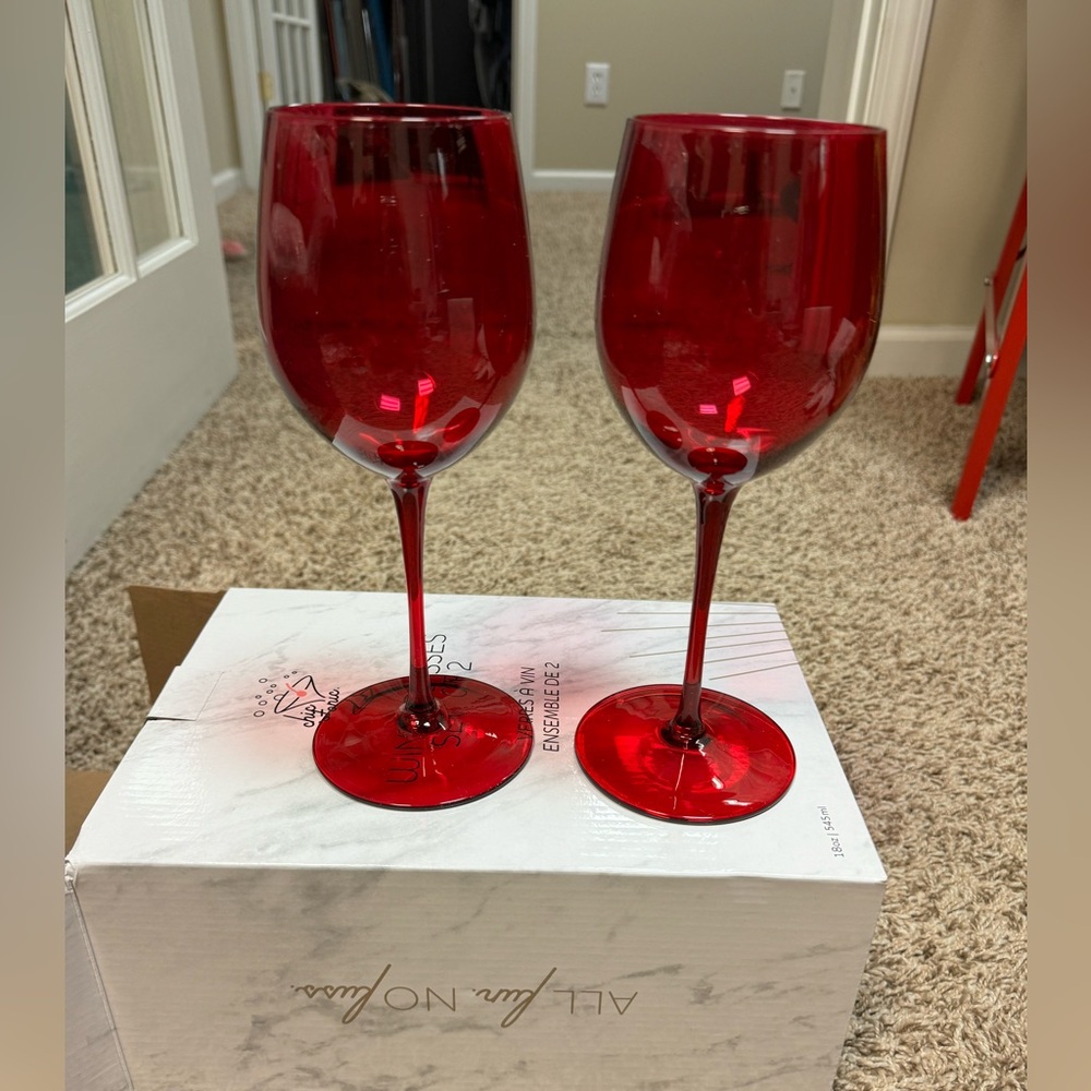 NIB CHIC & TONIC Colored Wine Glasses - Set of 2